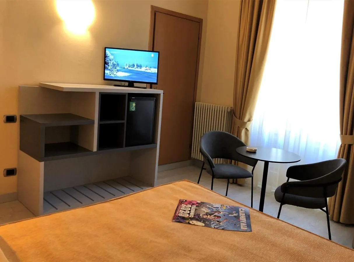 Hotel Tirrenia Viareggio 3*,